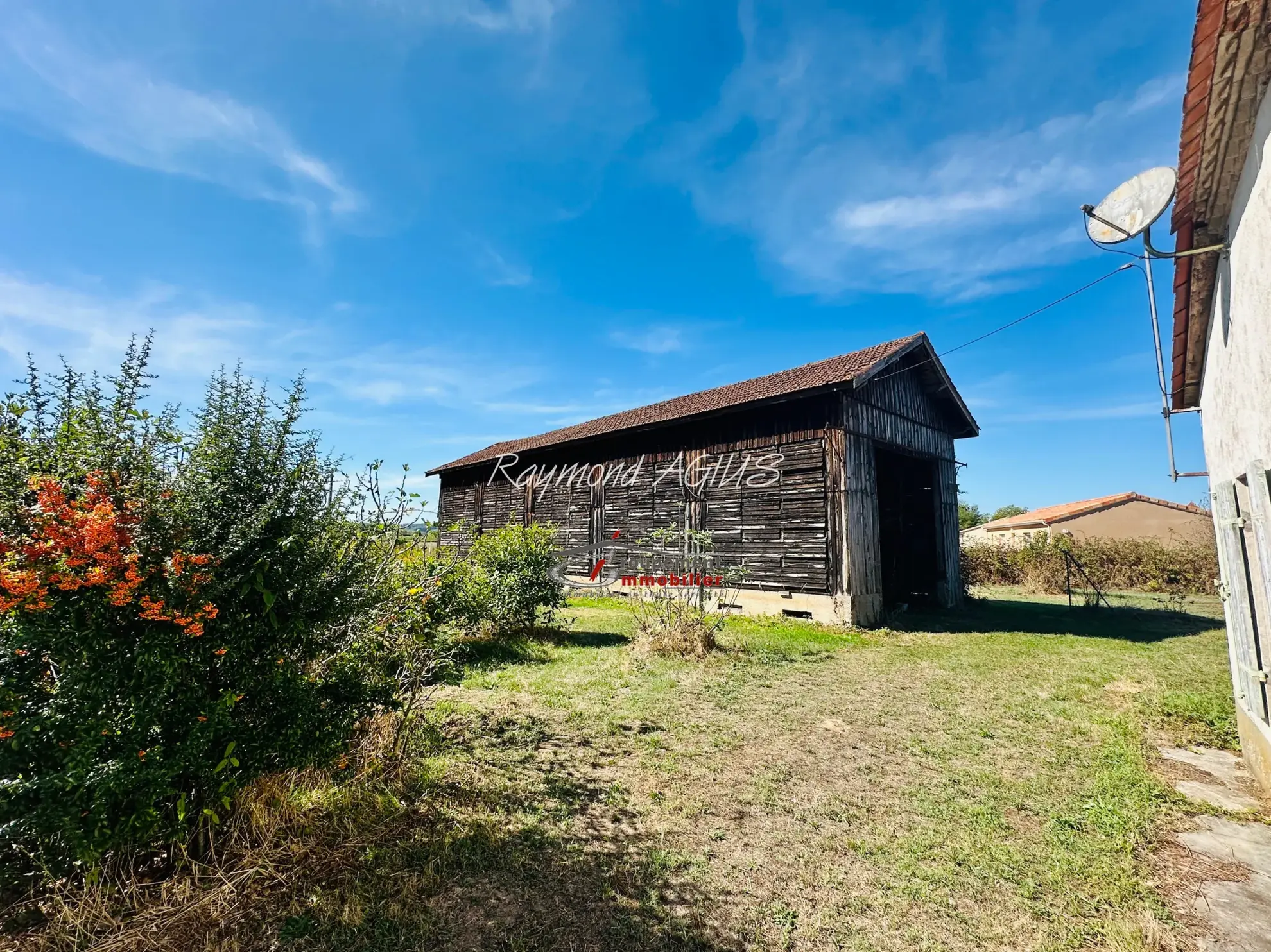 Charmante maison en pierre avec dépendances et 1,7 hectare à Gardonne 