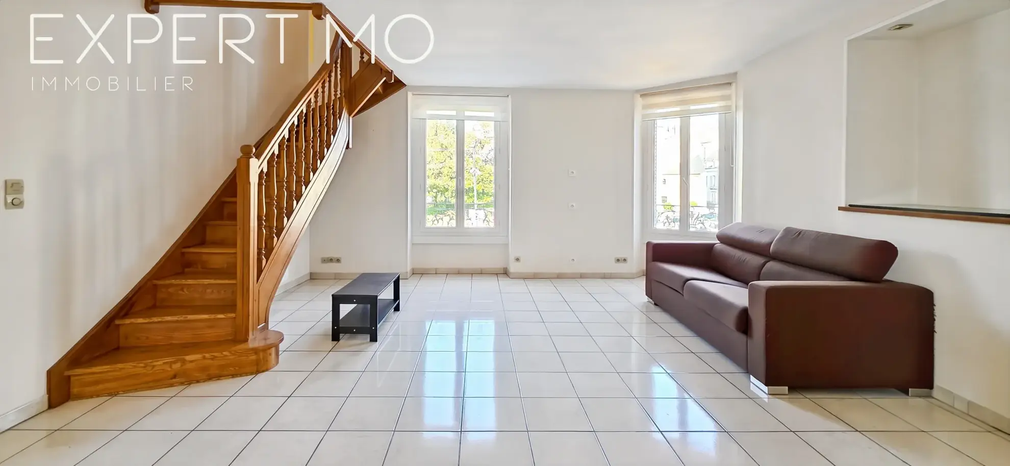 Appartement duplex lumineux de 75m2 avec vue sur la place à Étampes 