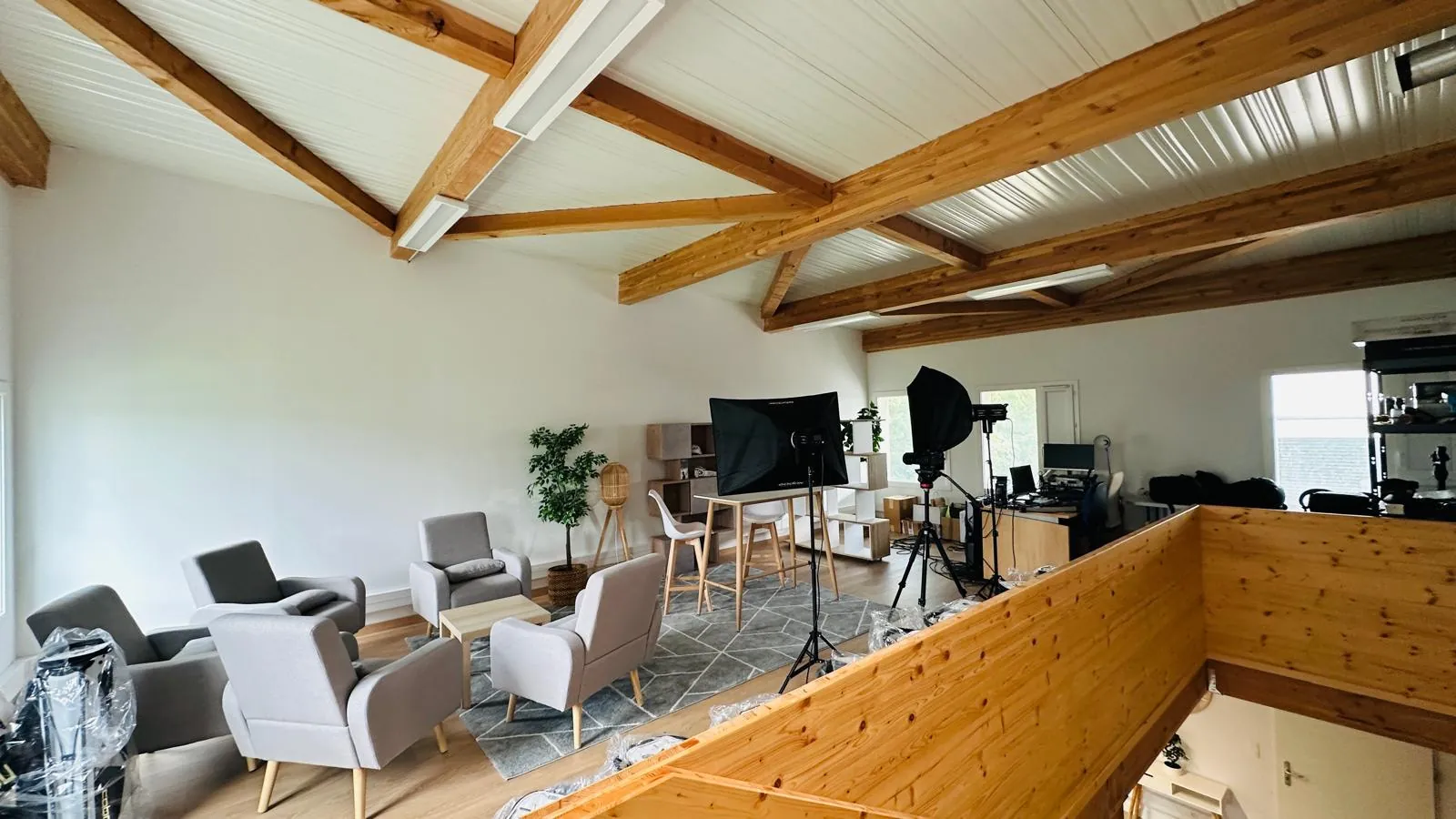 A vendre bureaux récents de 93m² à Avignon Agroparc avec espace coworking et stationnements 