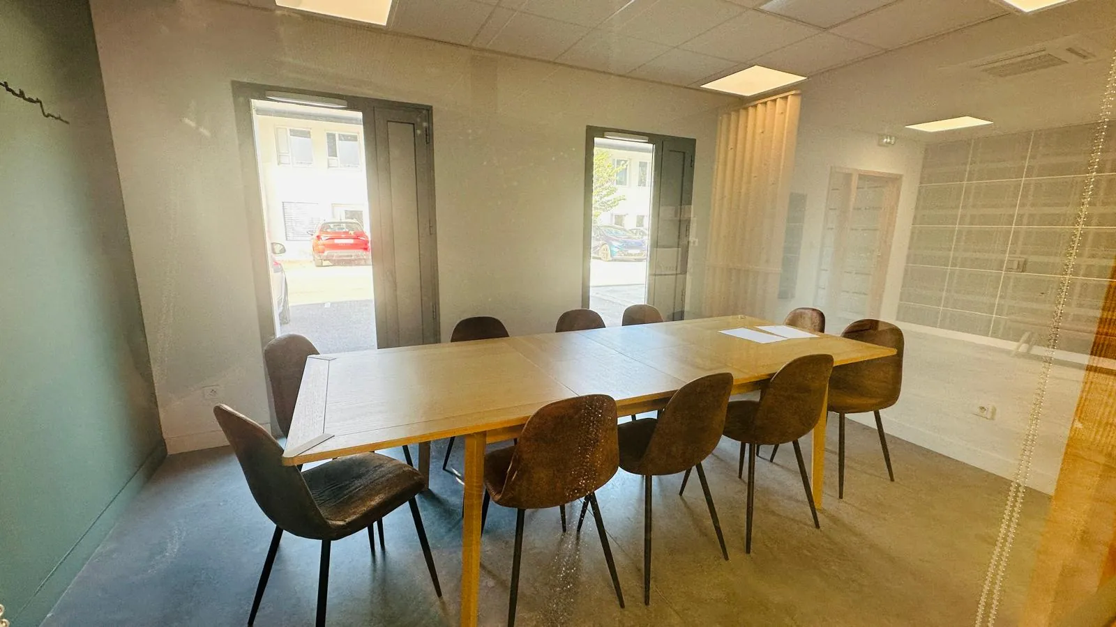 A vendre bureaux récents de 93m² à Avignon Agroparc avec espace coworking et stationnements 