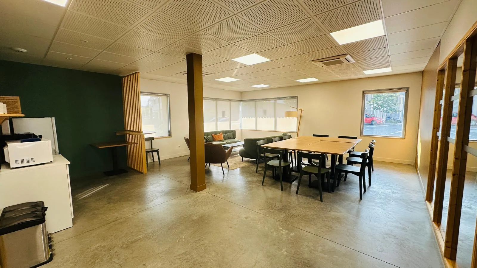 A vendre bureaux récents de 93m² à Avignon Agroparc avec espace coworking et stationnements 
