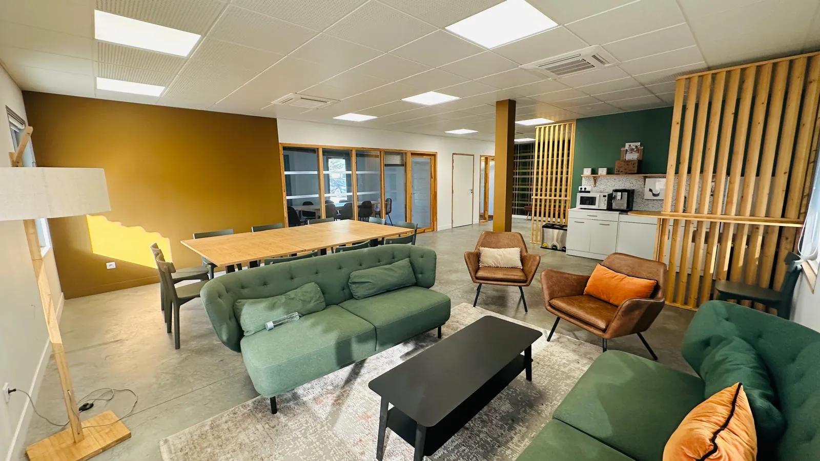 A vendre bureaux récents de 93m² à Avignon Agroparc avec espace coworking et stationnements 