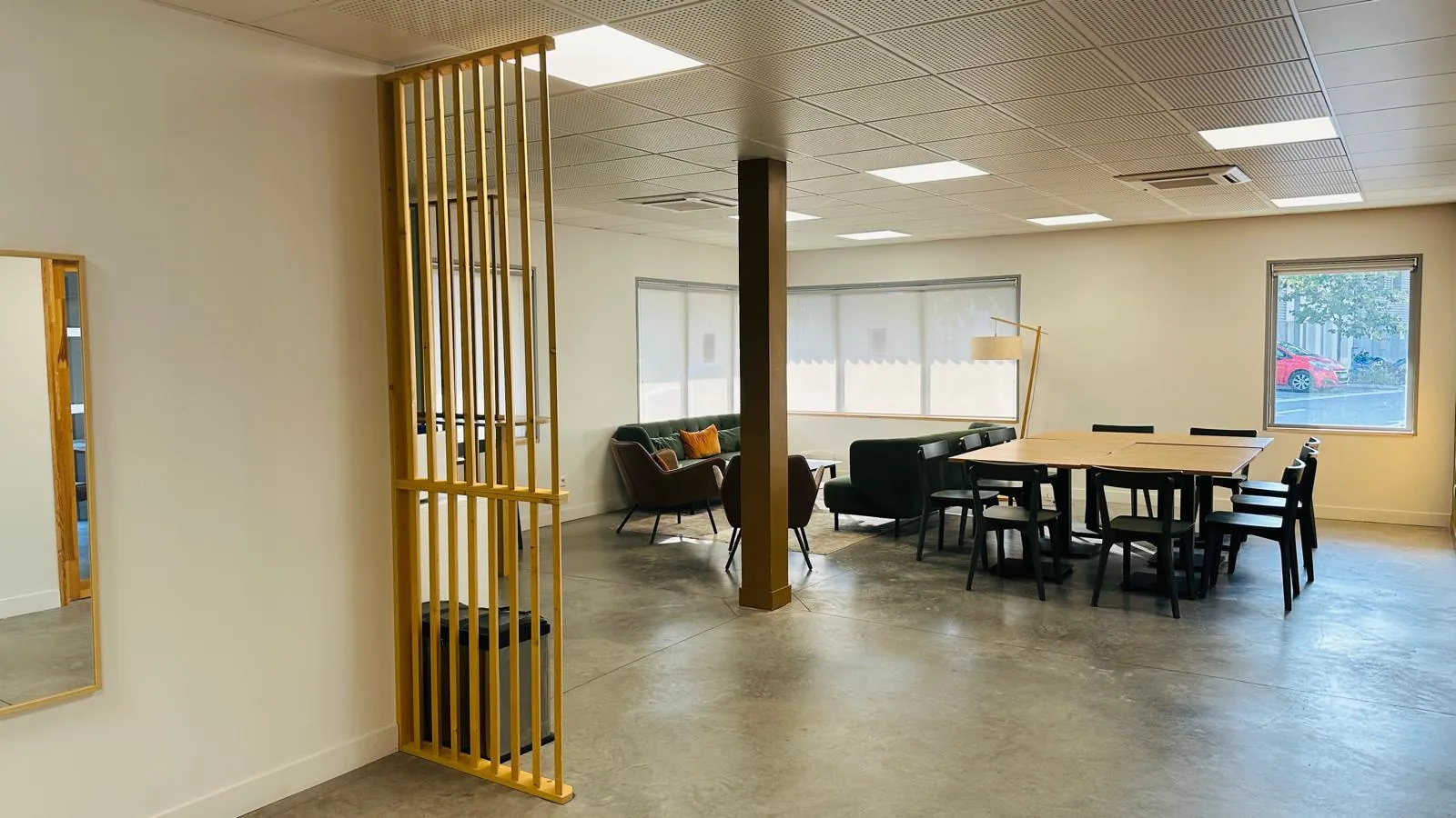 A vendre bureaux récents de 93m² à Avignon Agroparc avec espace coworking et stationnements 