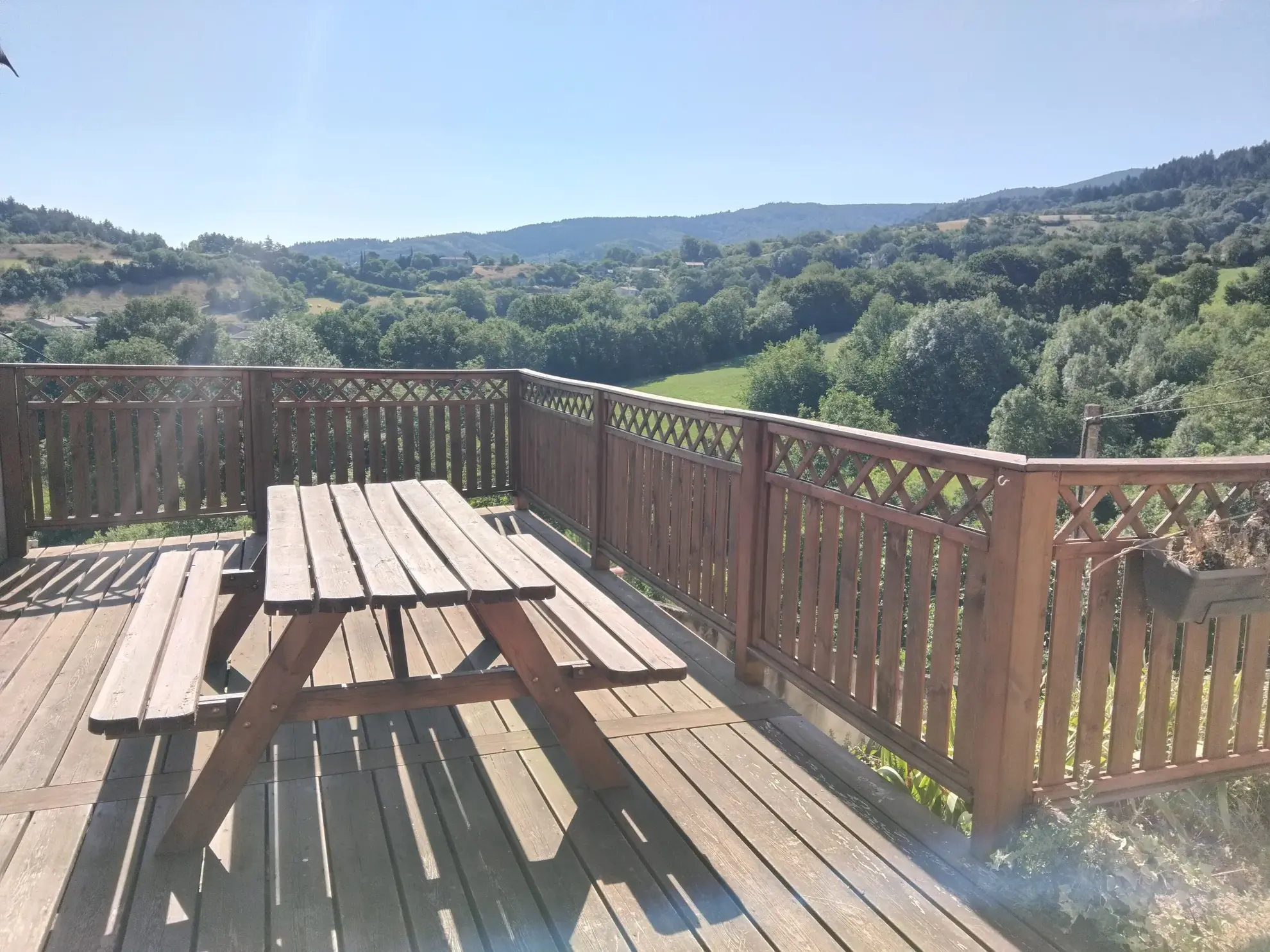 Maison de village en pierre avec terrasse plein sud à Escoussens 