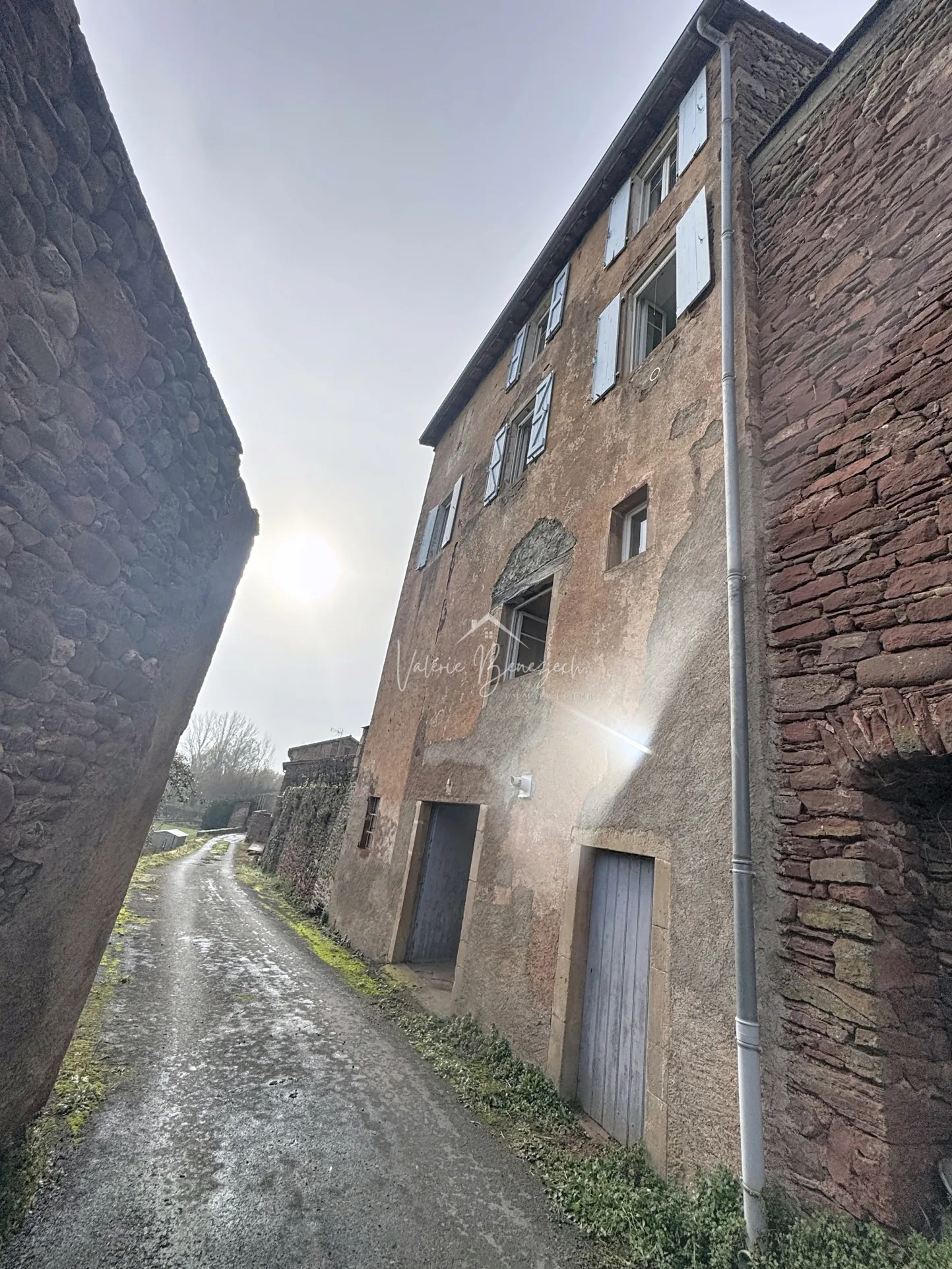 Maison de village avec vue dégagée à Montlaur – 142 m², 3 chambres, garage et potentiel locatif 