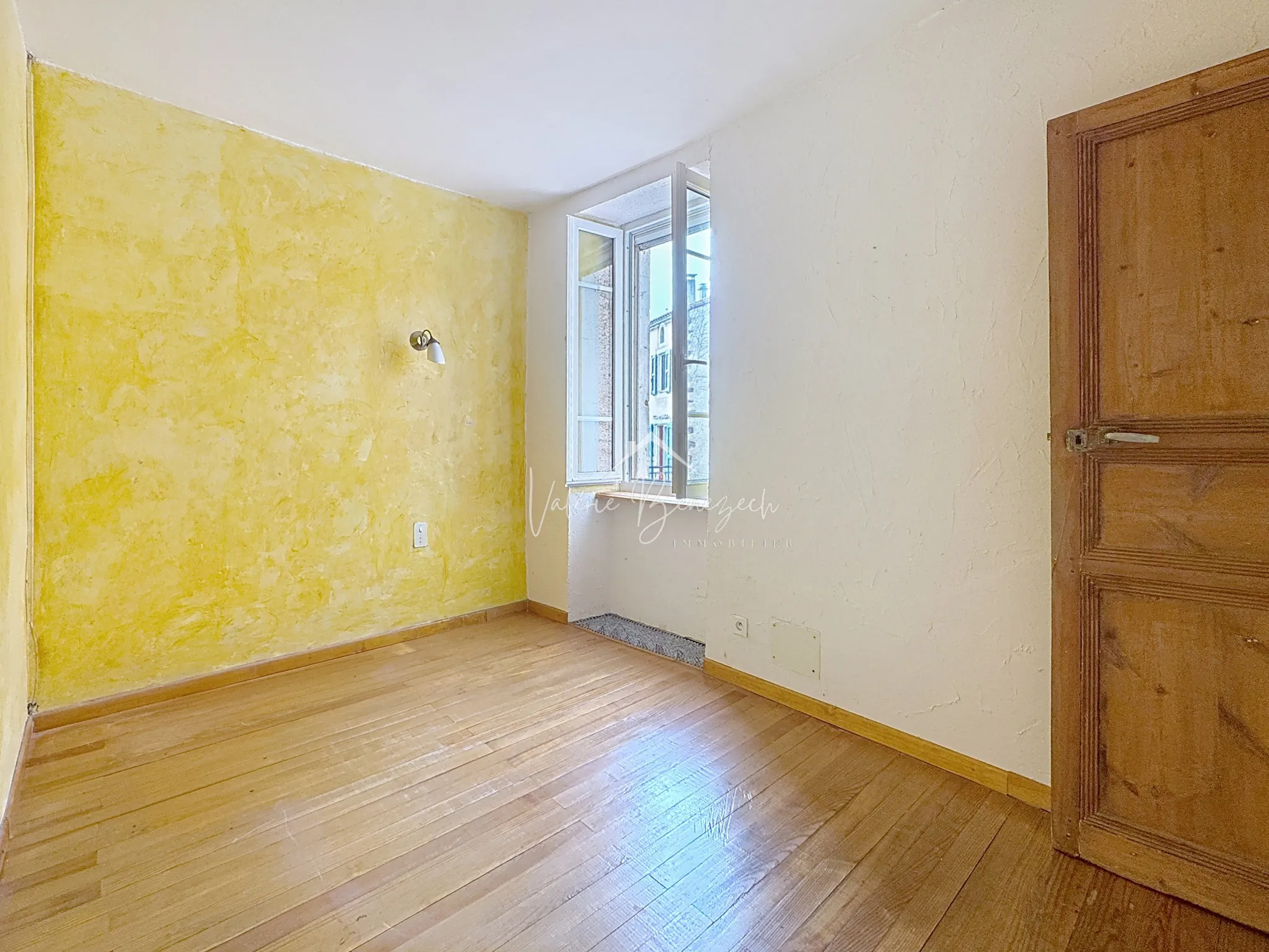 Maison de village avec vue dégagée à Montlaur – 142 m², 3 chambres, garage et potentiel locatif 