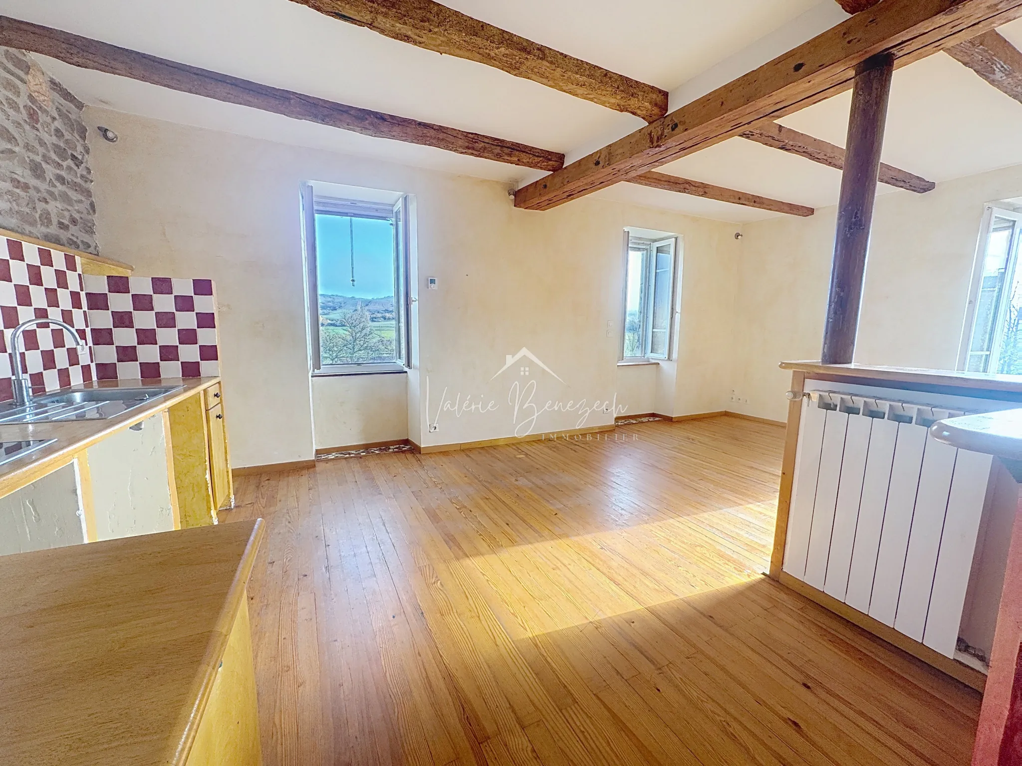 Maison de village avec vue dégagée à Montlaur – 142 m², 3 chambres, garage et potentiel locatif 