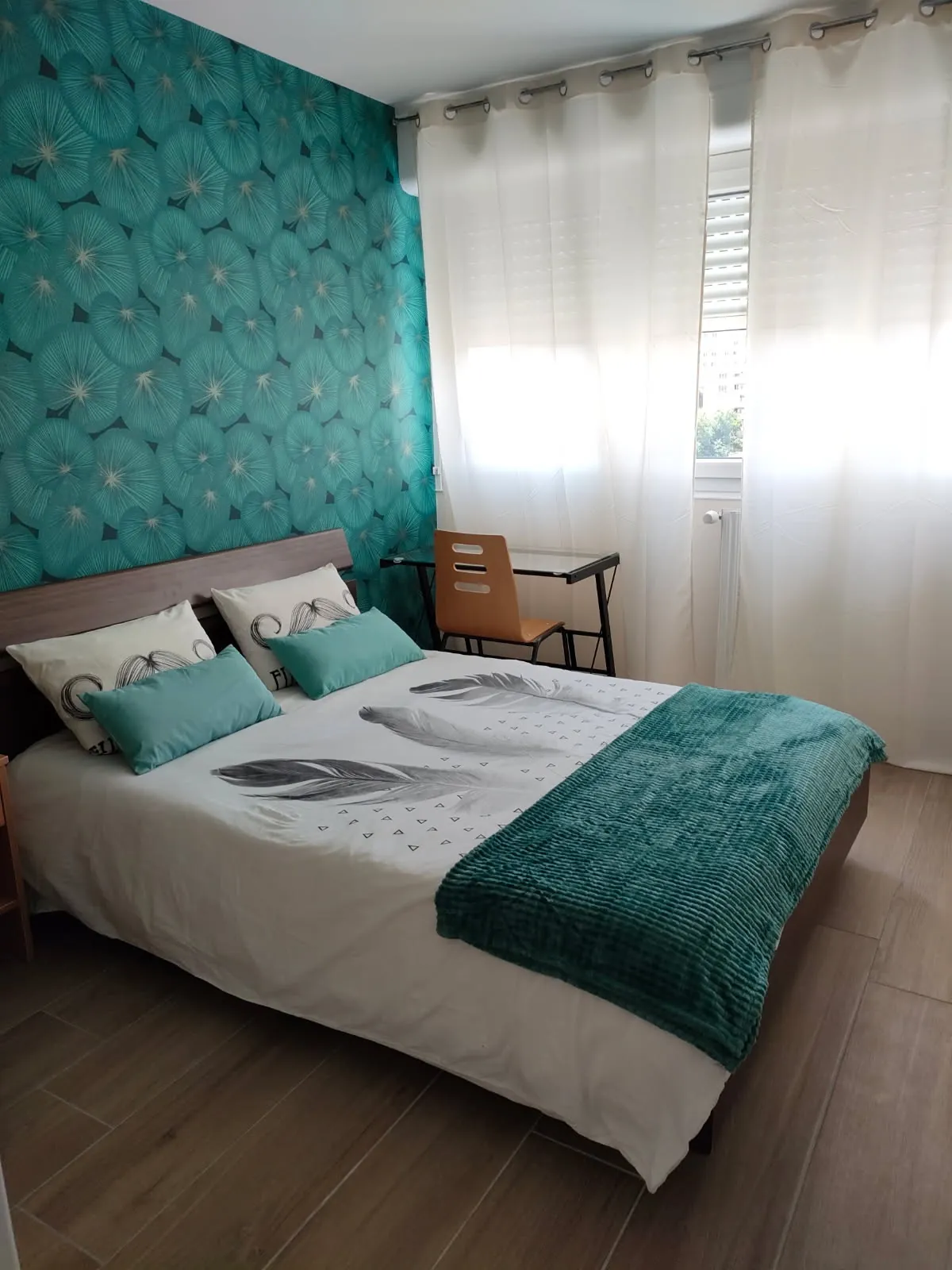 Appartement rénové de 70 m² avec balcon à Saint-Étienne, disponible en vente 