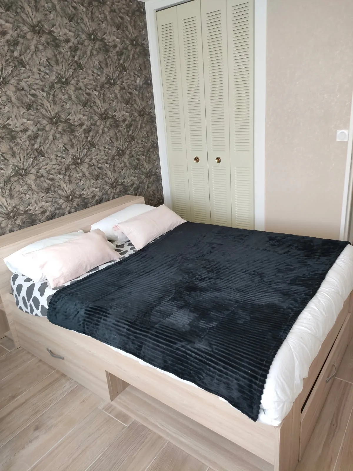 Appartement rénové de 70 m² avec balcon à Saint-Étienne, disponible en vente 