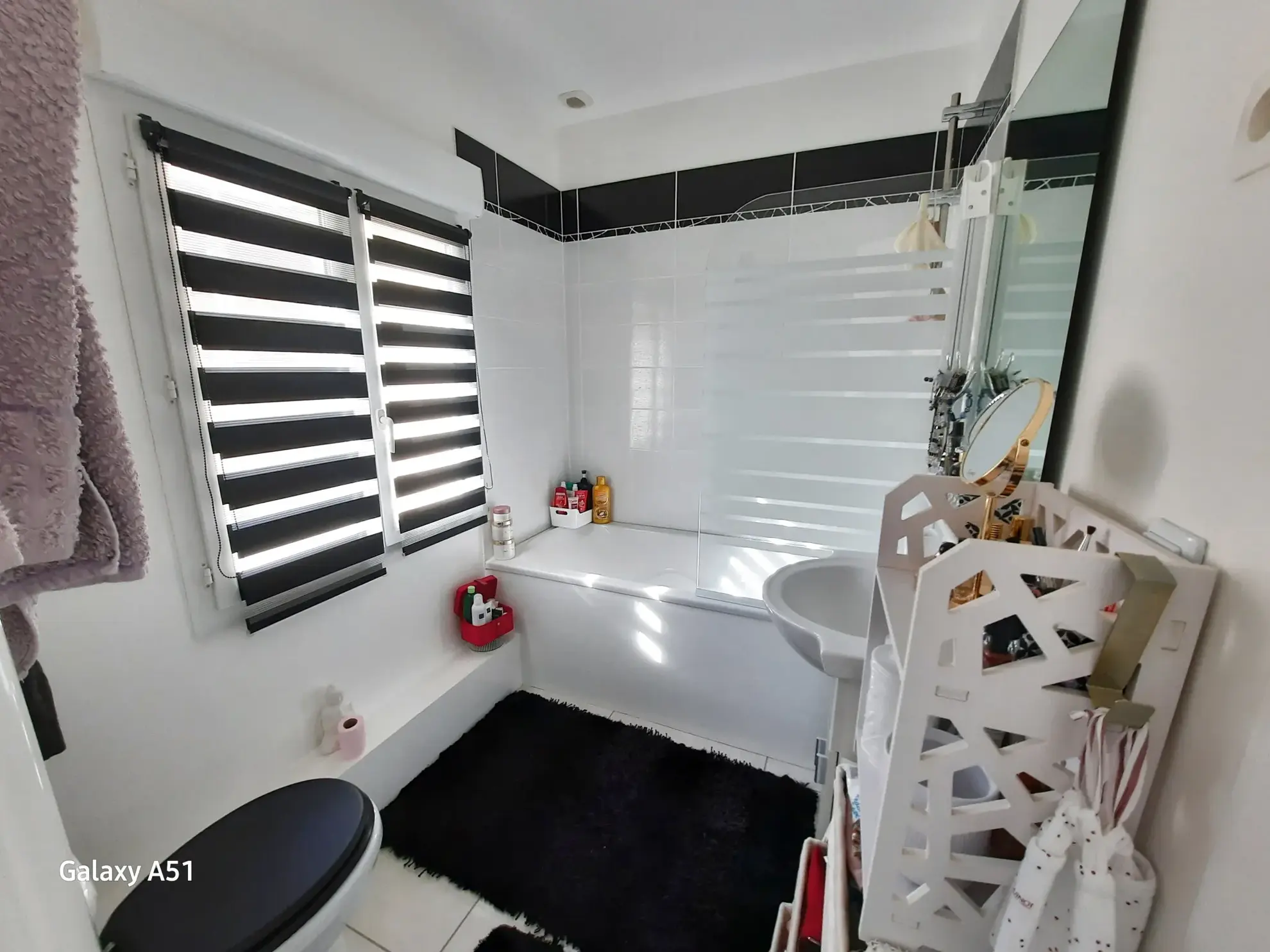 Maison de ville avec balcon et garage à Quincy-Voisins 