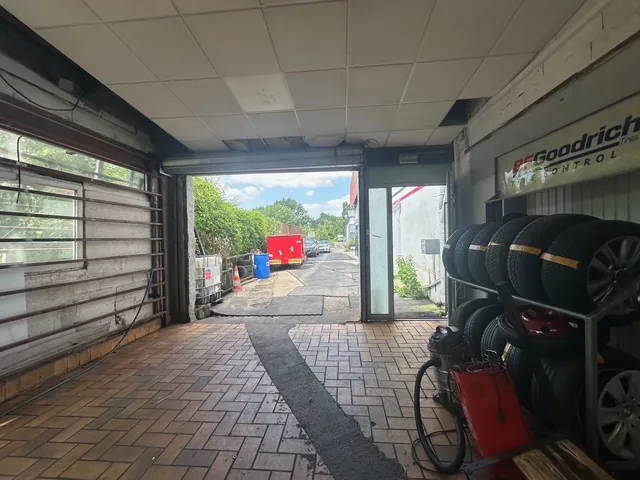 Garage automobile à Thionville - Murs et Fonds à vendre 