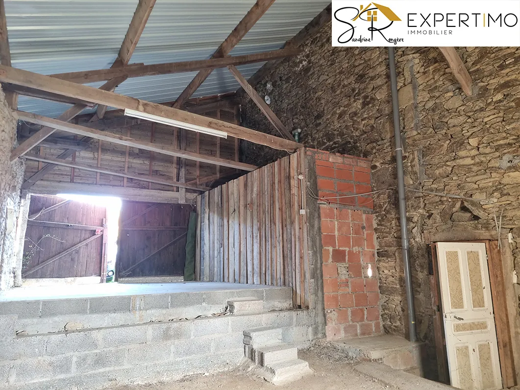 Maison à Sainte-Christine de 102 m² avec grand terrain de 13 180 m² à vendre 