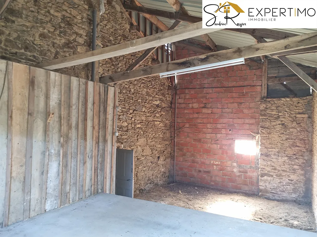 Maison à Sainte-Christine de 102 m² avec grand terrain de 13 180 m² à vendre 