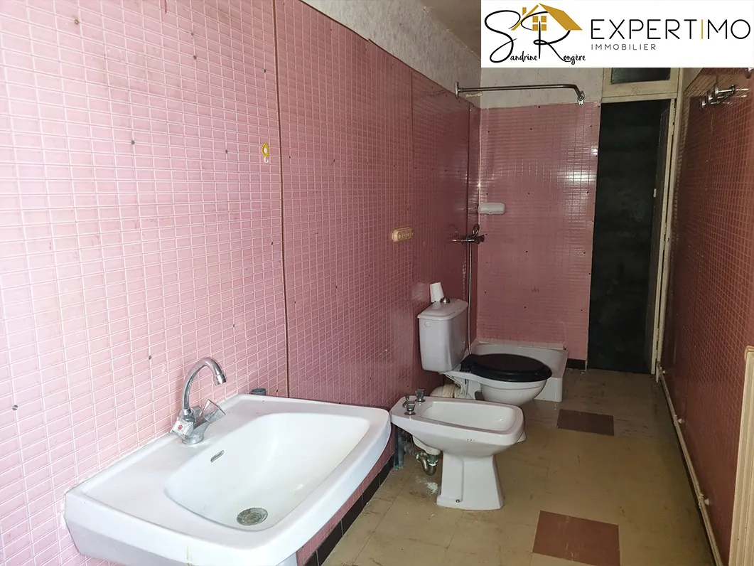 Maison à Sainte-Christine de 102 m² avec grand terrain de 13 180 m² à vendre 