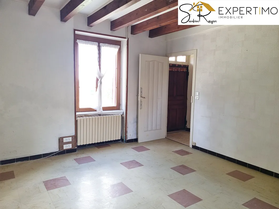 Maison à Sainte-Christine de 102 m² avec grand terrain de 13 180 m² à vendre 