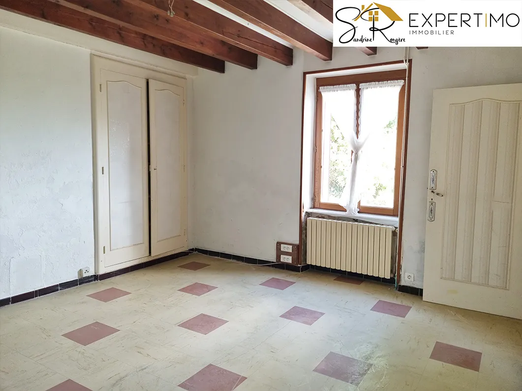 Maison à Sainte-Christine de 102 m² avec grand terrain de 13 180 m² à vendre 