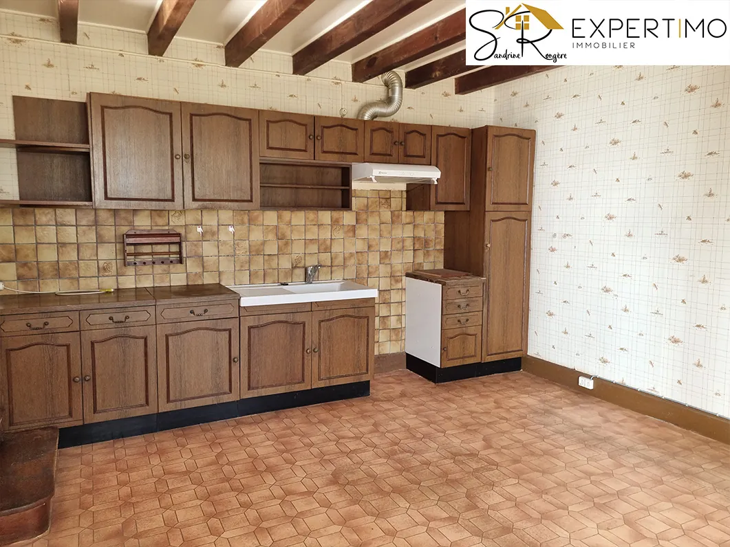 Maison à Sainte-Christine de 102 m² avec grand terrain de 13 180 m² à vendre 