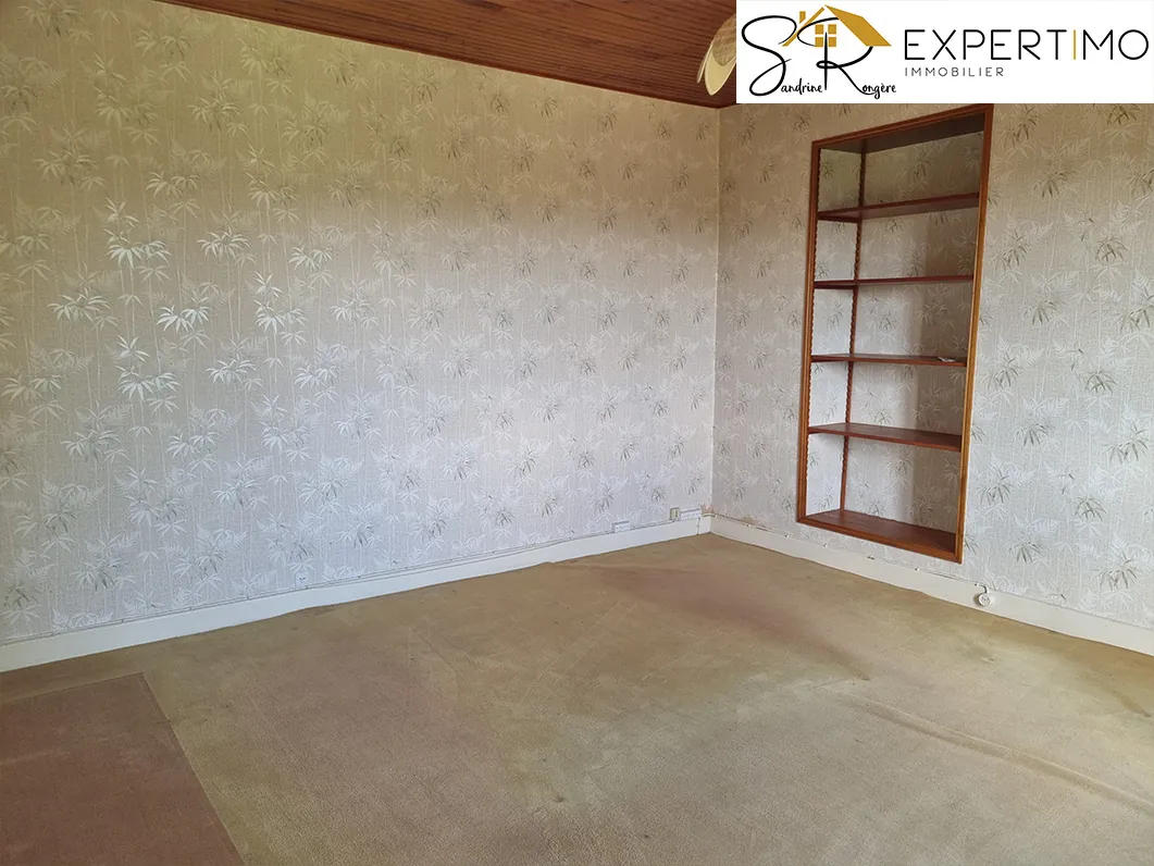 Maison à Sainte-Christine de 102 m² avec grand terrain de 13 180 m² à vendre 