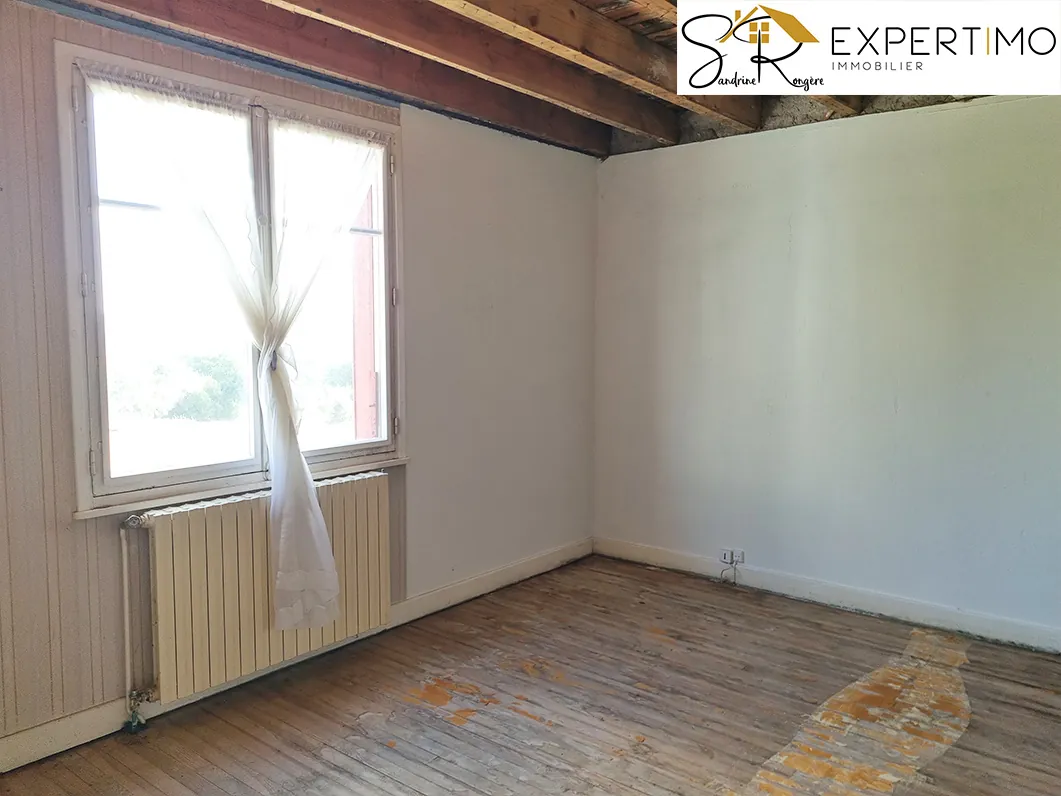 Maison à Sainte-Christine de 102 m² avec grand terrain de 13 180 m² à vendre 