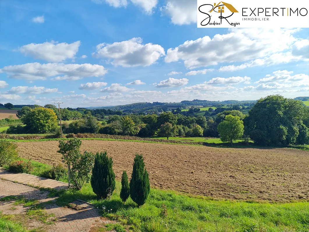 Maison à Sainte-Christine de 102 m² avec grand terrain de 13 180 m² à vendre 