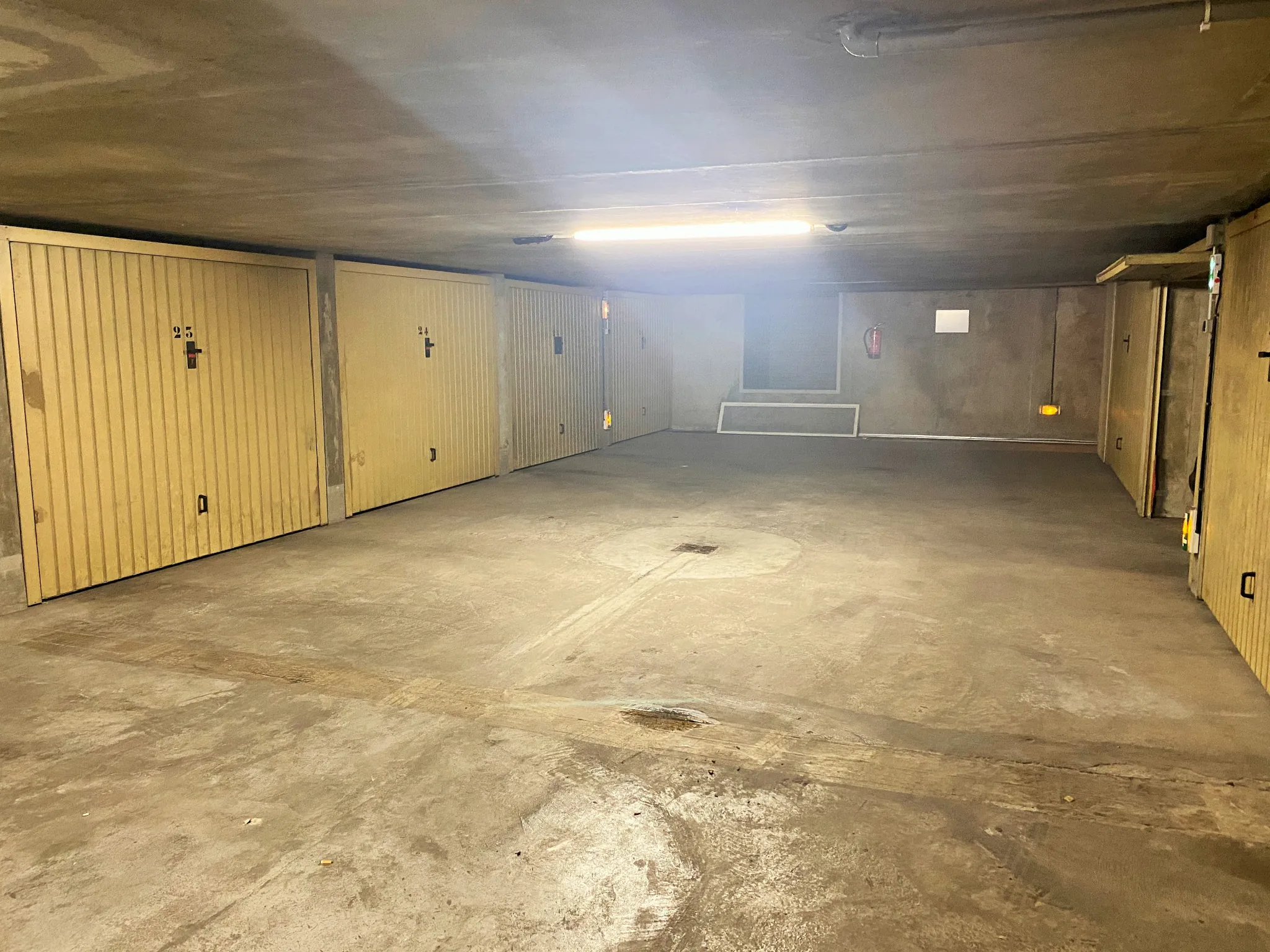 Garage sécurisé à vendre à Lyon 69007, superficie 13,5 m²