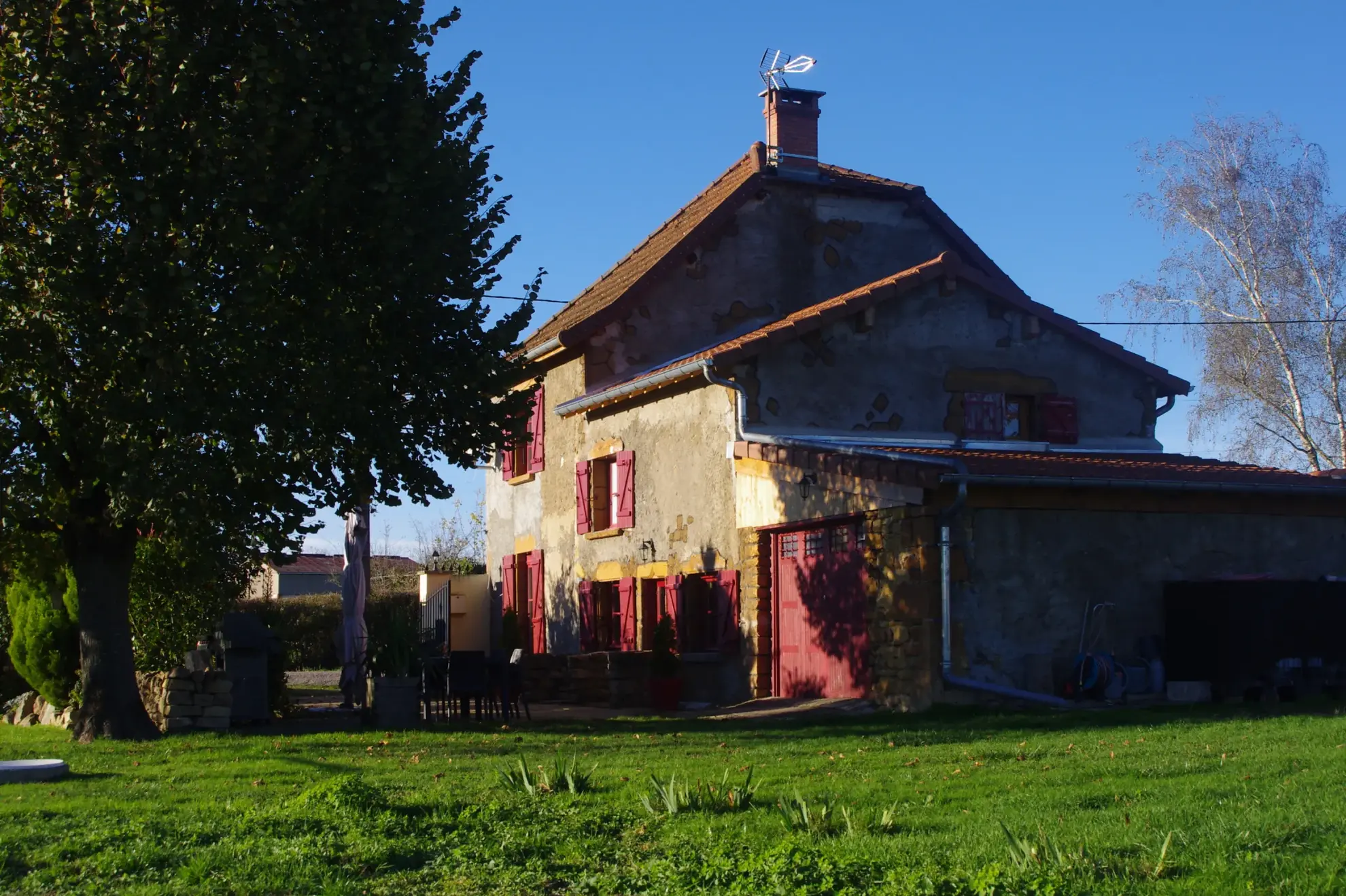 Fermette 3 chambres avec jardin à proximité de Charlieu 