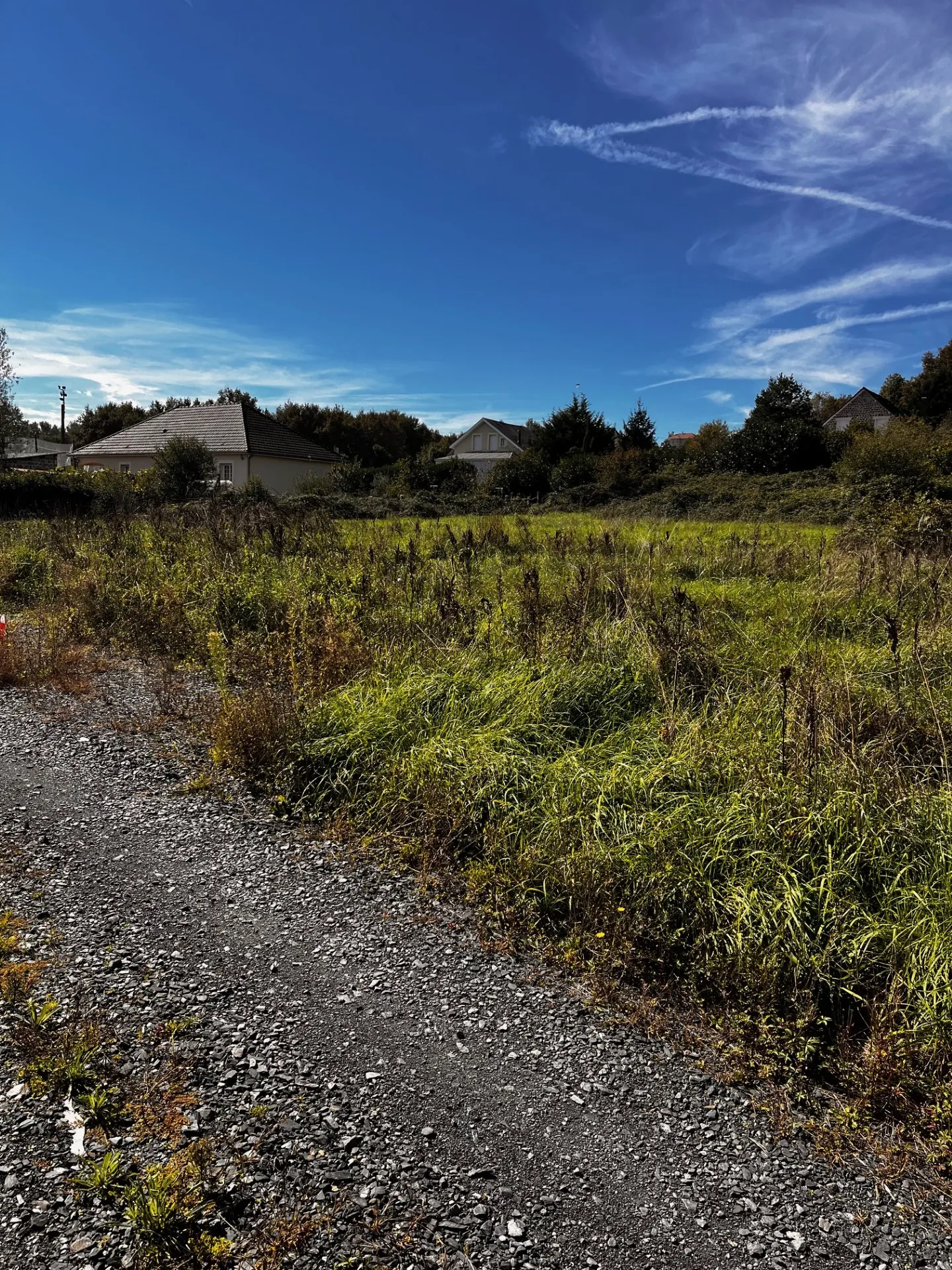 Terrain à bâtir viabilisé de 1062 m² à Objat, prix attractif 