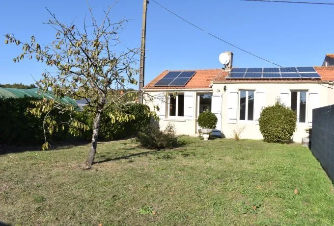 Maison mitoyenne avec panneaux solaires et climatisation à Saint Pierre d'Oléron