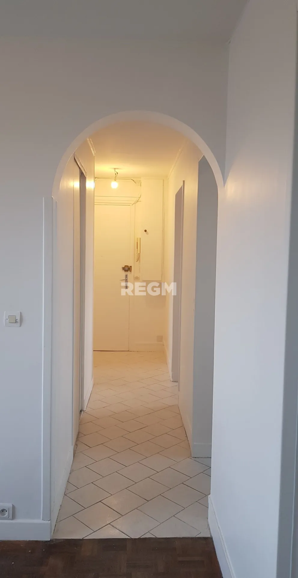 Appartement à Melun avec 2 chambres et cave, proche Paris, excellent investissement locatif