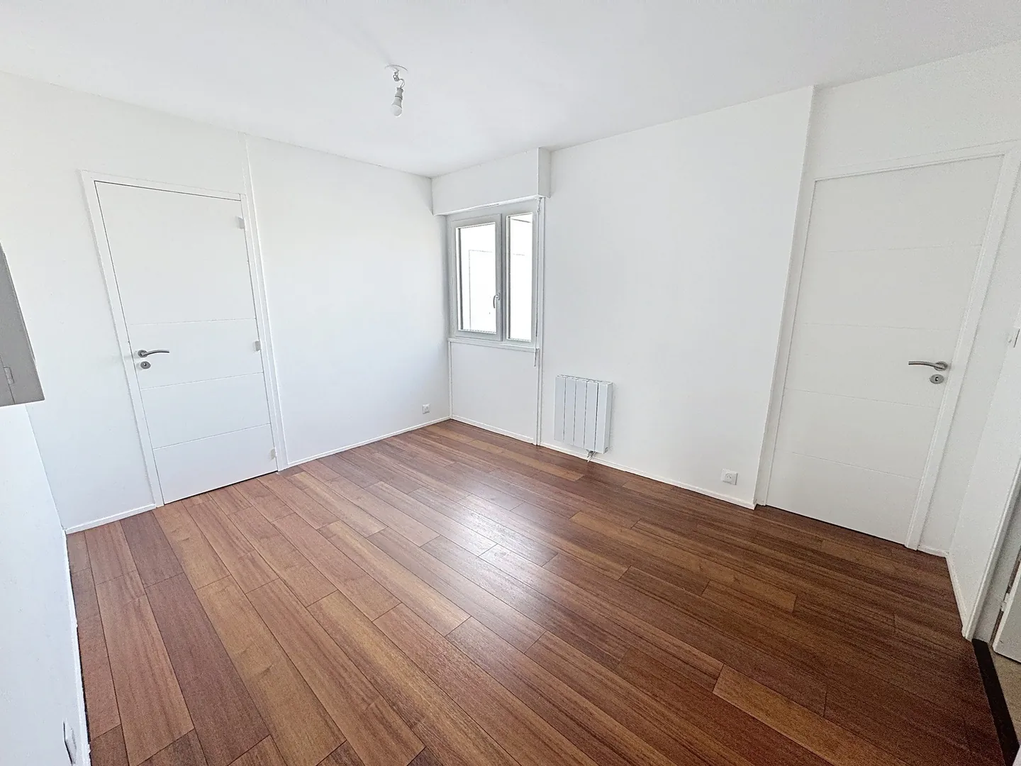 Appartement T4 rénové avec terrasse et parking à Saint-Étienne - Emplacement de choix 