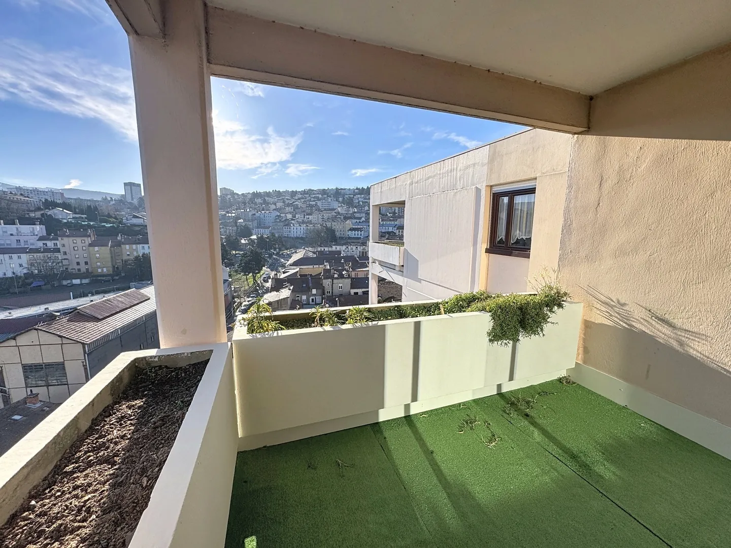 Appartement T4 rénové de 81,50 m² avec terrasse à Saint-Étienne