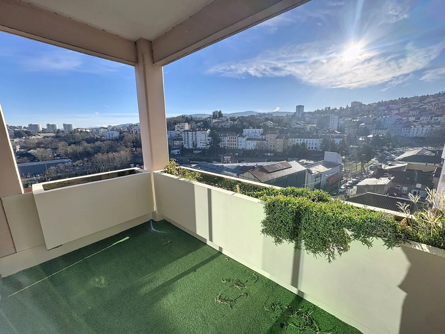 Appartement T4 rénové de 81,50 m² avec terrasse à Saint-Étienne 