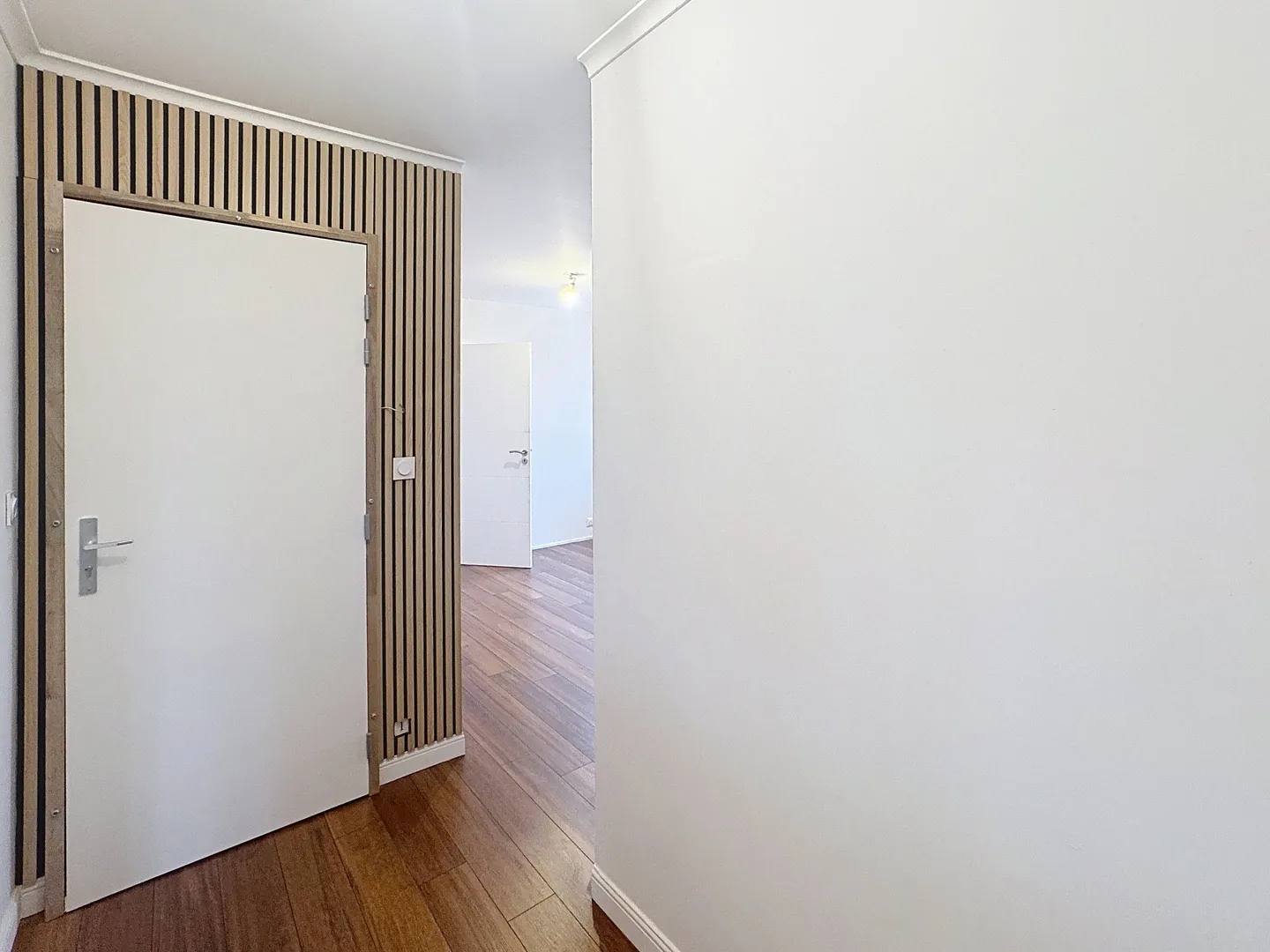 Appartement T4 rénové avec terrasse et parking à Saint-Étienne - Emplacement de choix 