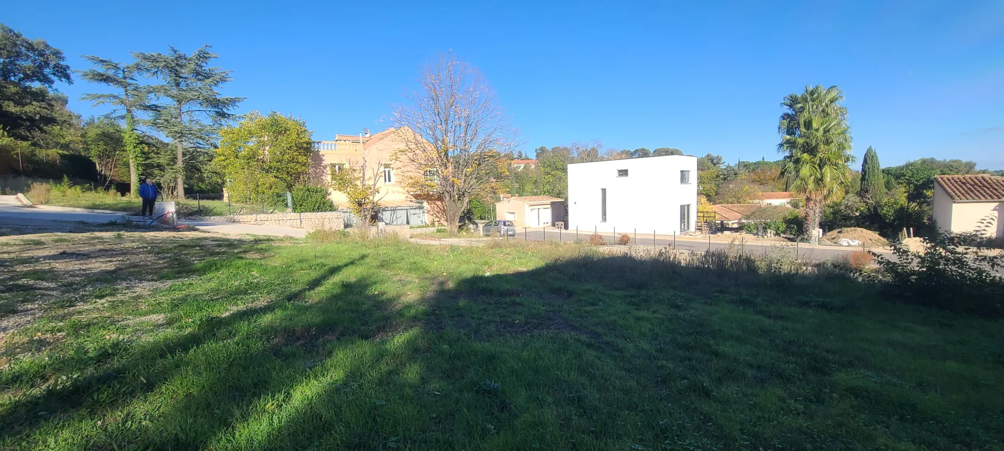 Terrain constructible à Nîmes Nord, viabilisé, dans secteur calme et recherché 