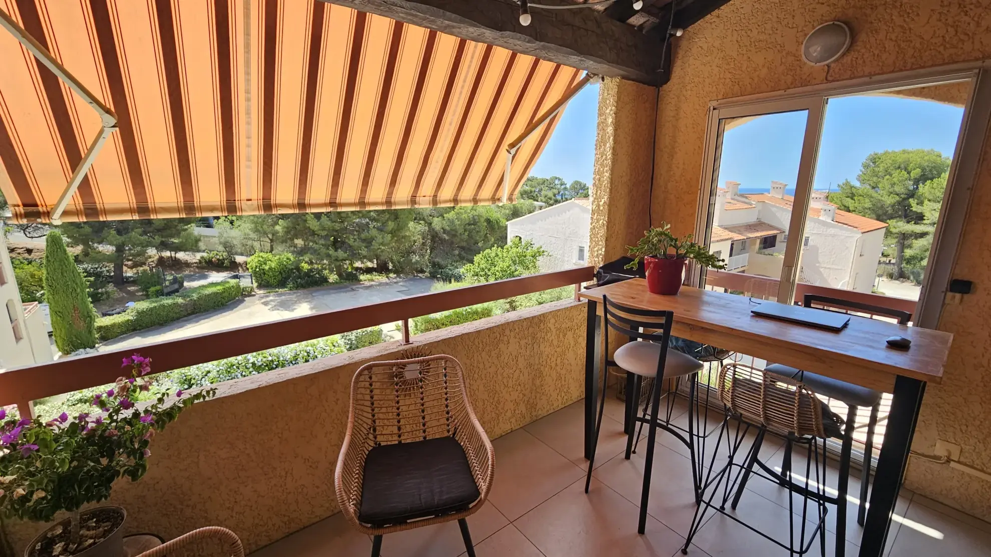 T2 mezzanine avec vue mer à Bandol – Résidence provençale