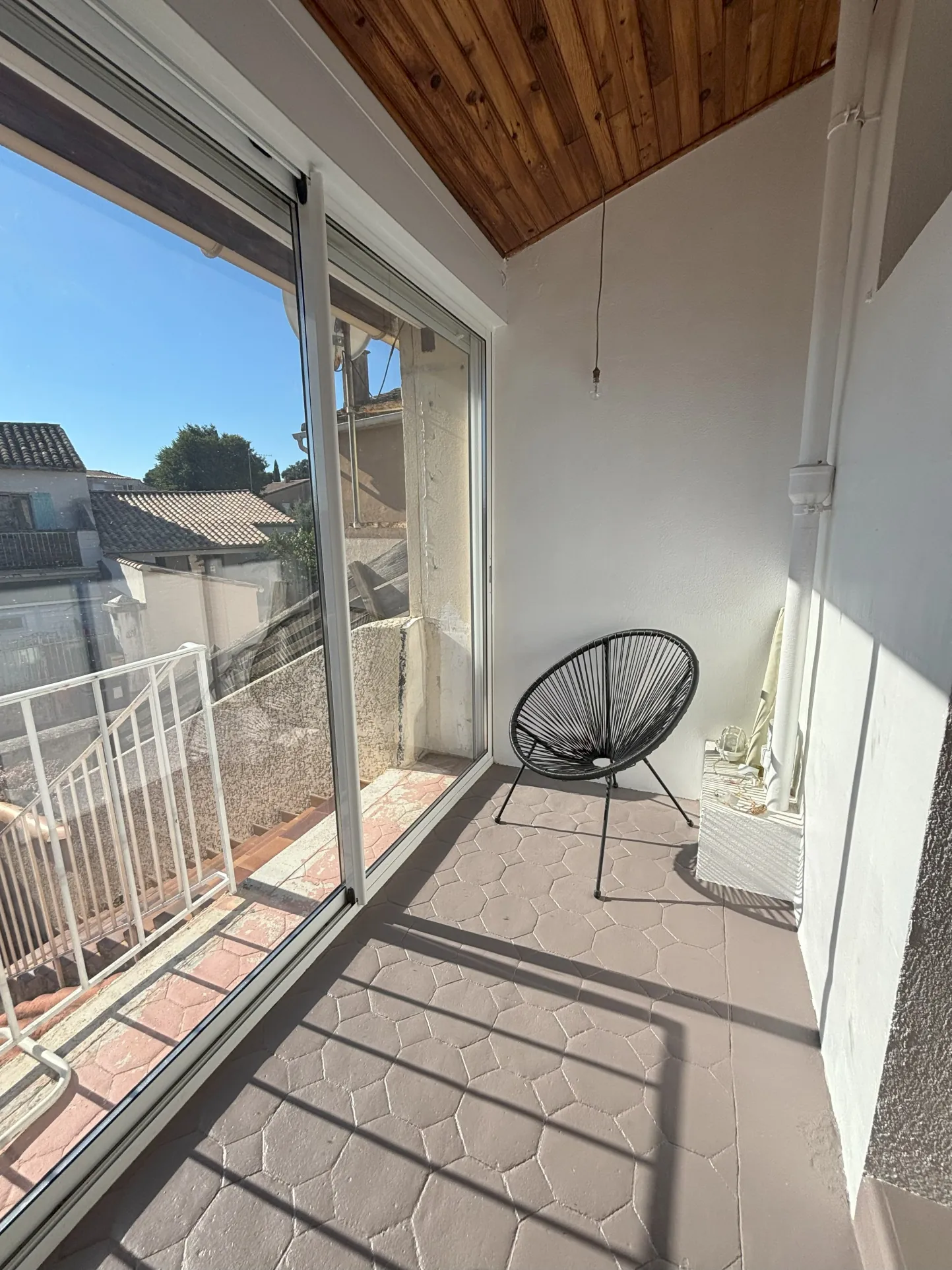 Maison de village rénovée avec extérieur privé à Boisseron, 3 chambres, prêt à emménager 