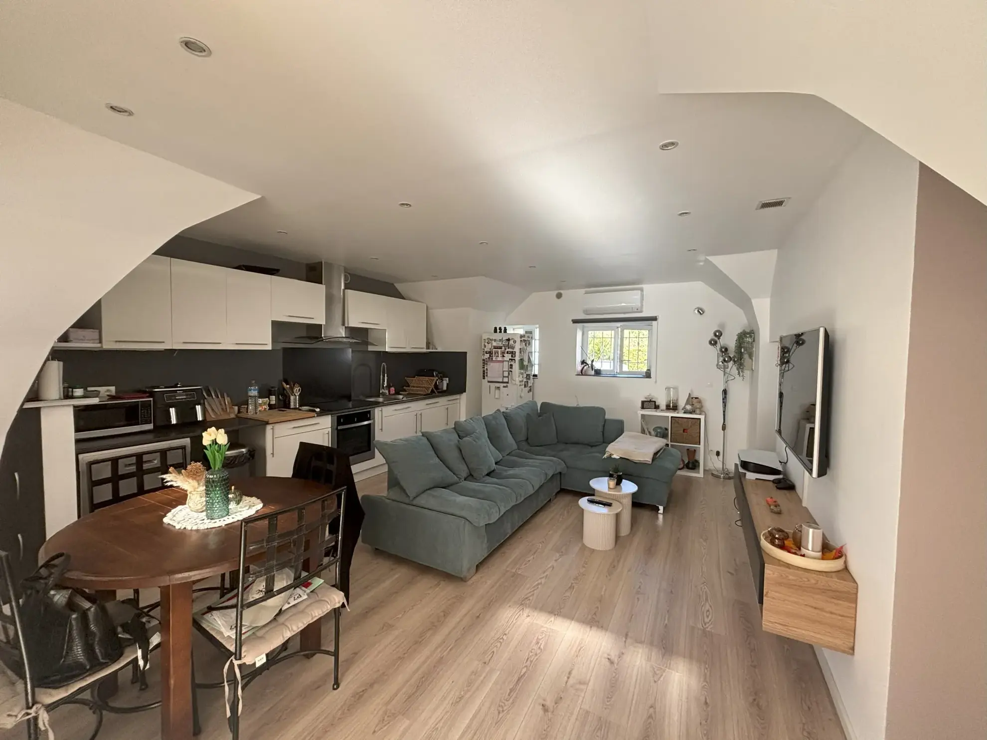 Maison de village rénovée avec extérieur privé à Boisseron, 3 chambres, prêt à emménager 