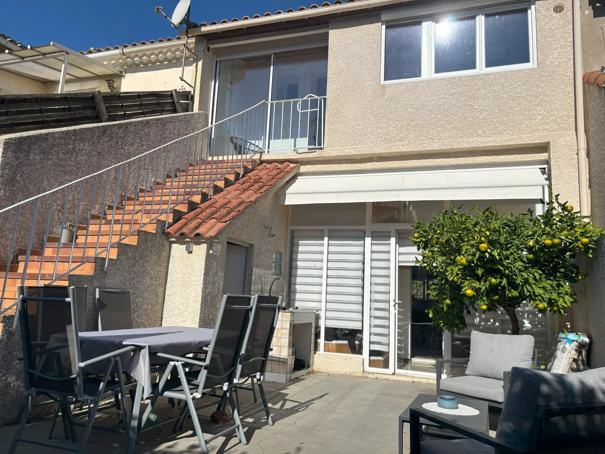 Maison de village rénovée avec extérieur privé à Boisseron, 3 chambres, prêt à emménager 