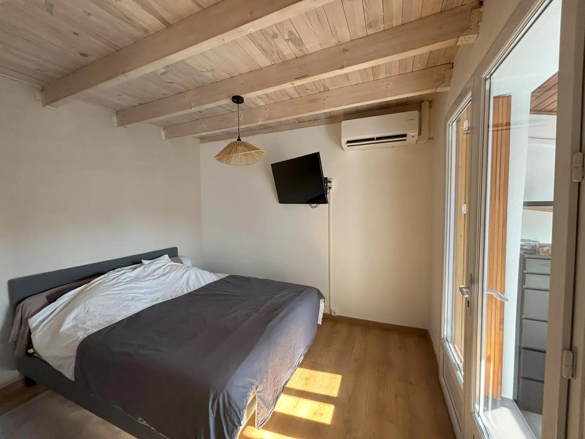 Maison de village rénovée avec extérieur privé à Boisseron, 3 chambres, prêt à emménager 