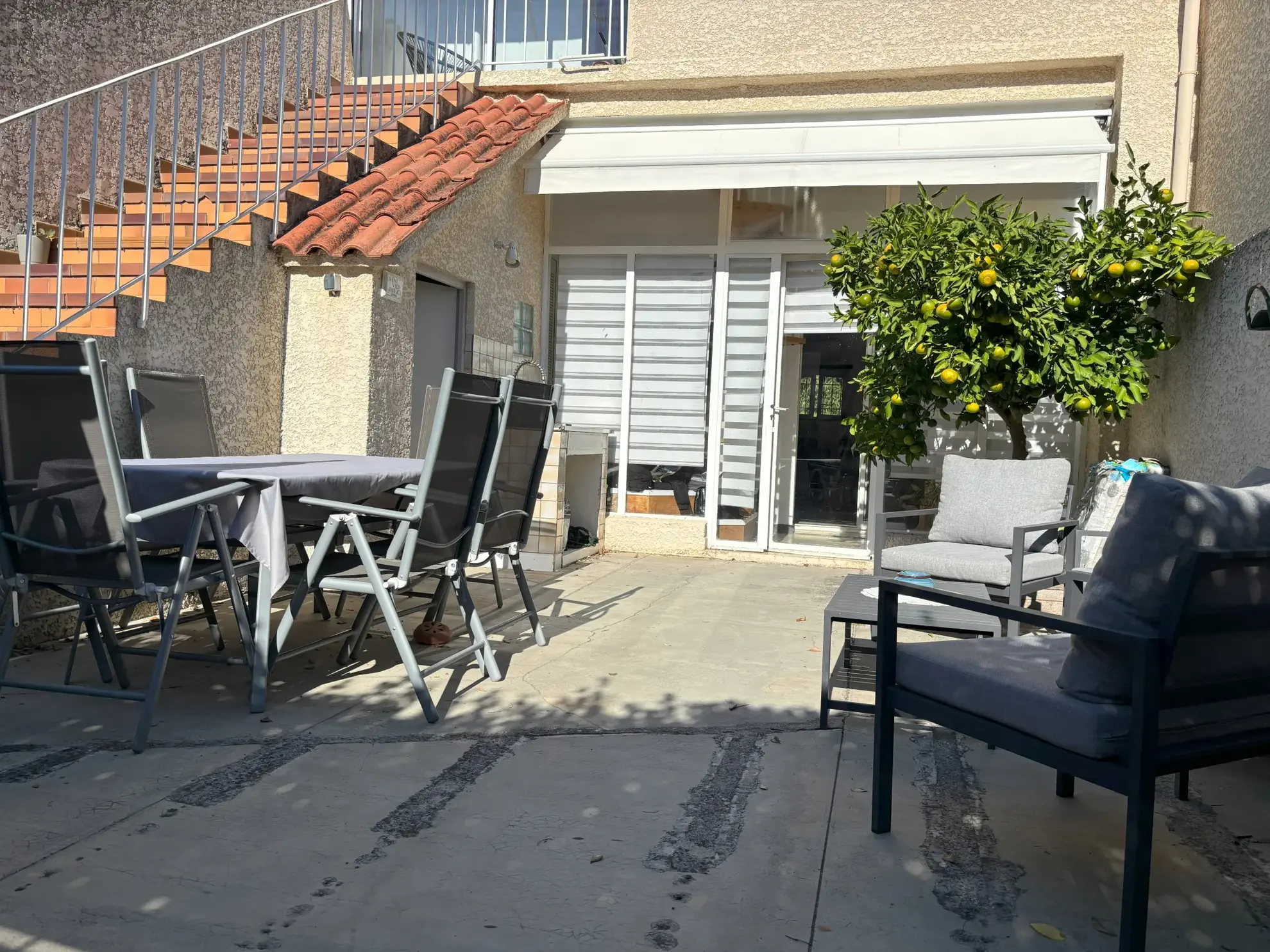 Maison de village rénovée avec extérieur privé à Boisseron, 3 chambres, prêt à emménager 