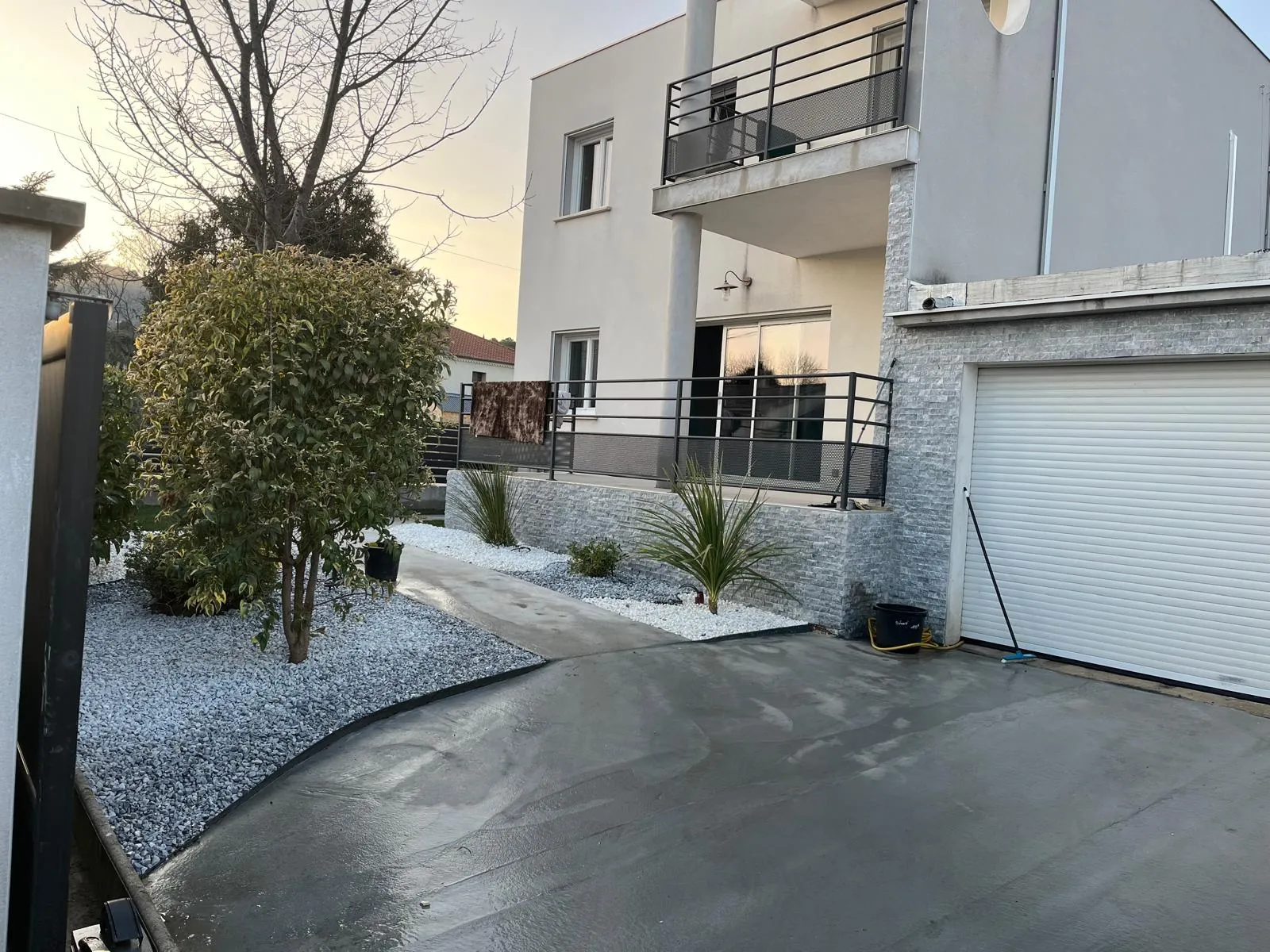 Villa moderne avec piscine et grands garages à Alès centre-ville