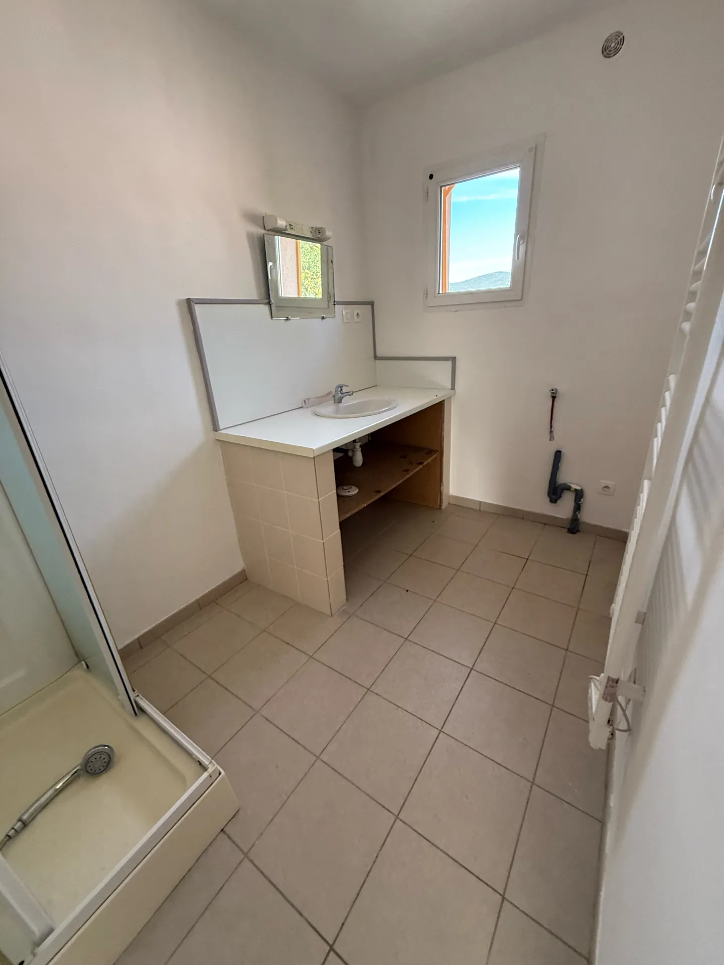 Villa moderne 2010 avec jardin sud et garage à Boisset et Gaujac 