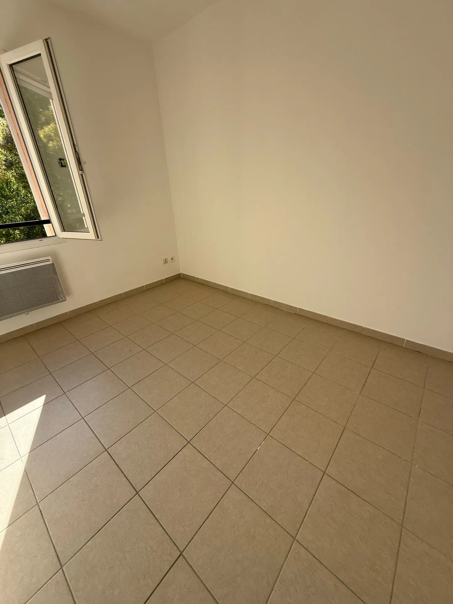 Villa moderne 2010 avec jardin sud et garage à Boisset et Gaujac 