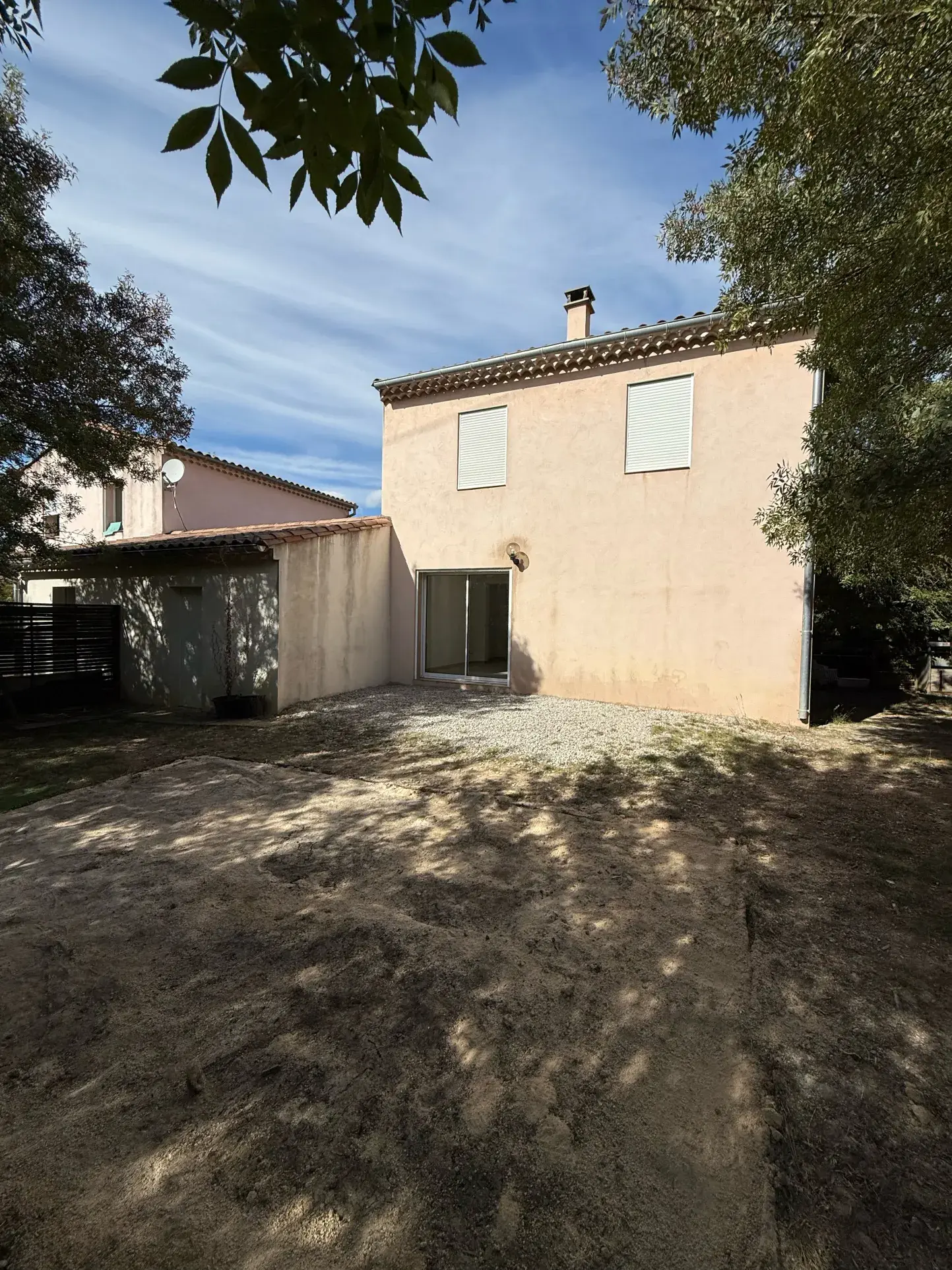 Villa moderne 2010 avec jardin sud et garage à Boisset et Gaujac 