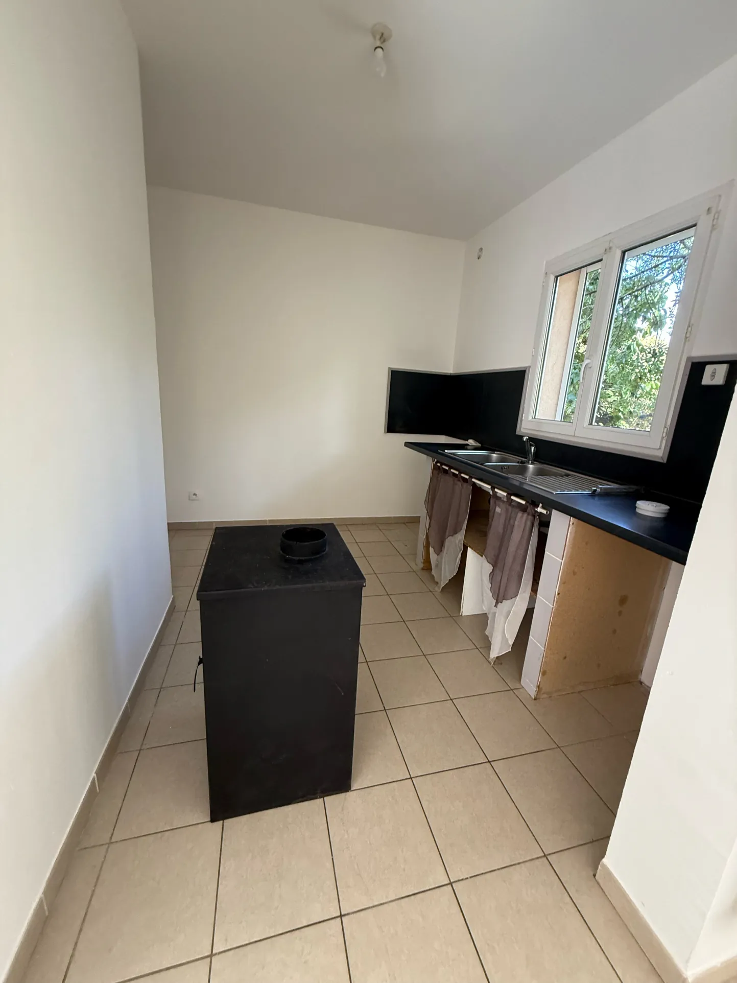 Villa moderne 2010 avec jardin sud et garage à Boisset et Gaujac 