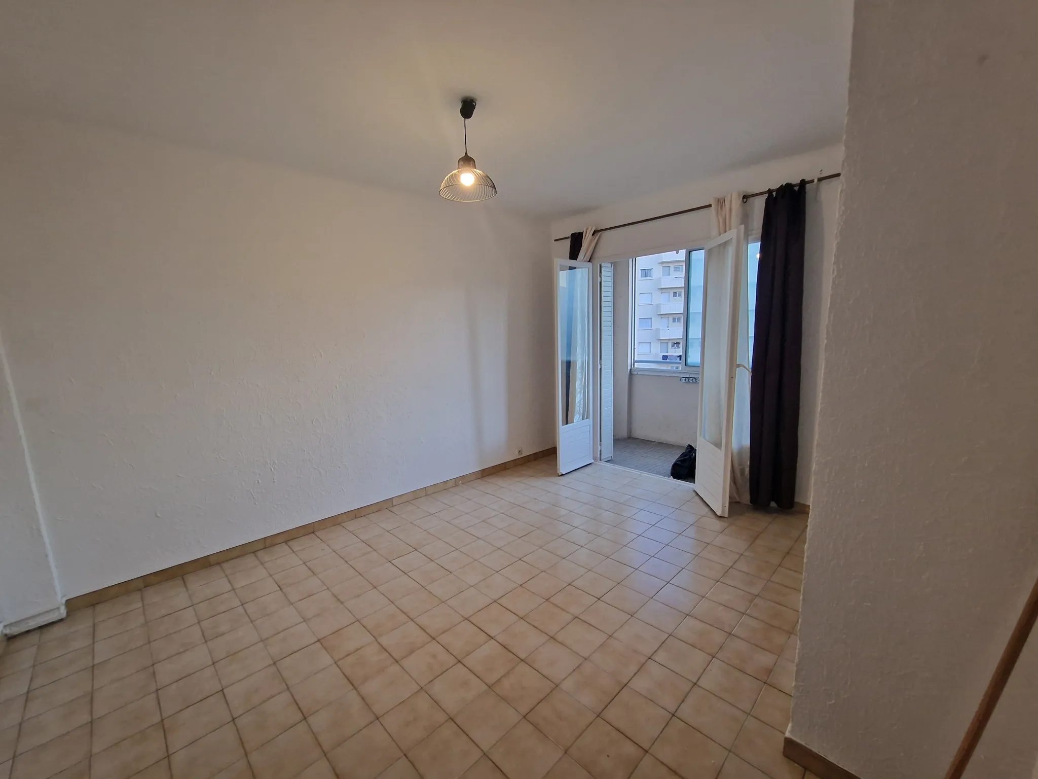 Appartement T3 de 53 m² à Toulon avec balcon et ascenseur