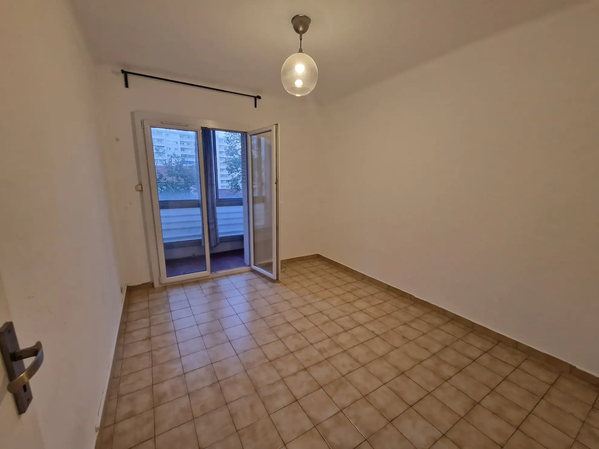 Appartement T3 de 53 m² à Toulon avec balcon et ascenseur 