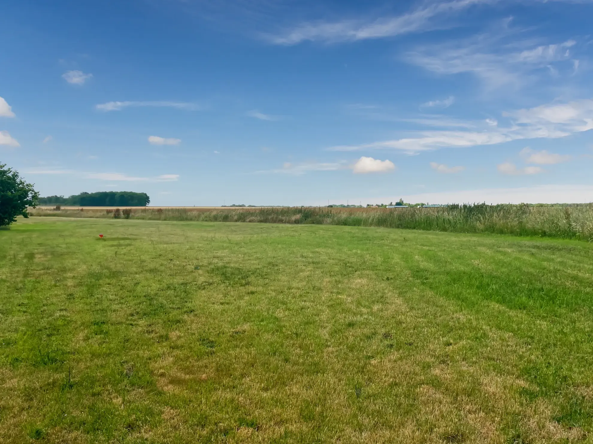 Terrain constructible à Vendre à Aviron - Opportunité à saisir près d’Évreux