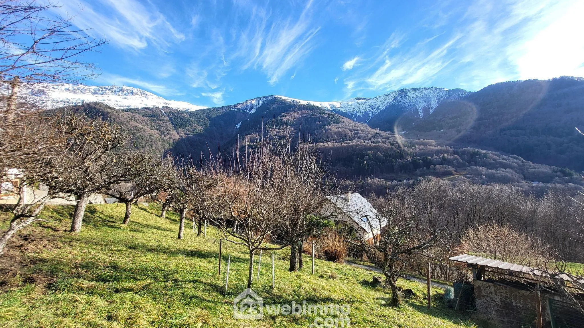 Terrain constructible de 890 m² à Allemond, vue sur les montagnes