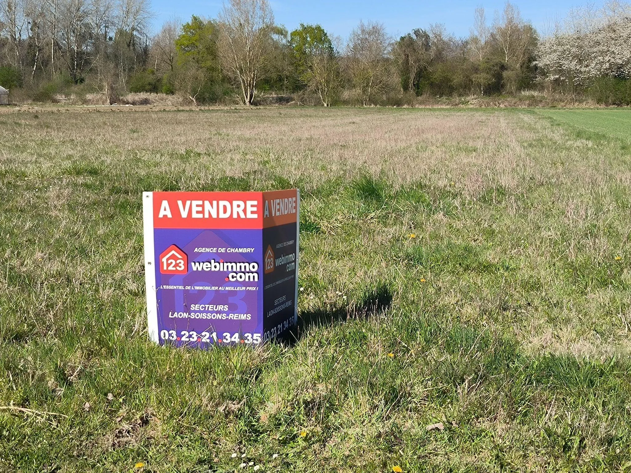 Terrain constructible de 5428 m² à Presles-et-Boves, hors lotissement